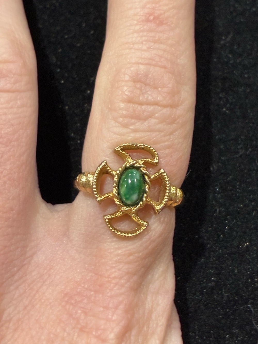 Vintage Avon 1970s “Baroness” Ring
